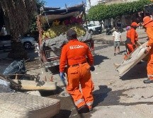 Los escuadrones de limpieza de Guadalajara Limpia también participaron en las labores, principalmente en las calles Hacienda Ciénega de Mata y Hacienda de los Cedros. CORTESÍA