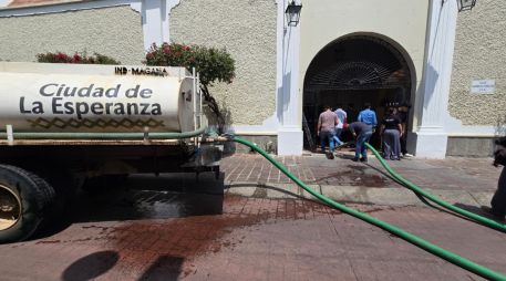 Ante el corte, el Ayuntamiento de Tlaquepaque abasteció mediante pipas el aljibe del Centro, con capacidad de 50 mil litros, y los ocho tinacos del inmueble. ESPECIAL/Ayuntamiento de Tlaquepaque