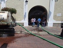 Ante el corte, el Ayuntamiento de Tlaquepaque abasteció mediante pipas el aljibe del Centro, con capacidad de 50 mil litros, y los ocho tinacos del inmueble. ESPECIAL/Ayuntamiento de Tlaquepaque