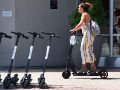 El uso de scooters eléctricos se convirtió en un medio de transporte accesible en la Ciudad de México. AFP/ARCHIVO