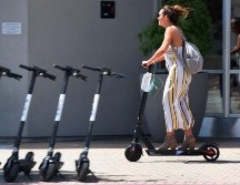 El uso de scooters eléctricos se convirtió en un medio de transporte accesible en la Ciudad de México. AFP/ARCHIVO