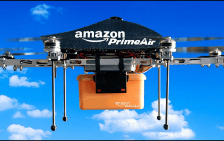 Actualmente cientos de miles de paquetes ya han sido entregados por drones de Amazon este año, pero incluso después de esta expansión, esos aparatos seguirán manejando solo una fracción de los cientos de millones de entregas de paquetes cada año. ESPECIAL