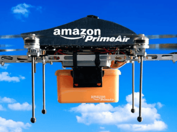 Actualmente cientos de miles de paquetes ya han sido entregados por drones de Amazon este año, pero incluso después de esta expansión, esos aparatos seguirán manejando solo una fracción de los cientos de millones de entregas de paquetes cada año. ESPECIAL