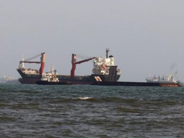 Por esta vía marítima circula aproximadamente 20% del flujo mundial de petróleo, por lo que cualquier interrupción en su operación podría generar presiones sobre los precios internacionales del crudo. AFP / ARCHIVO