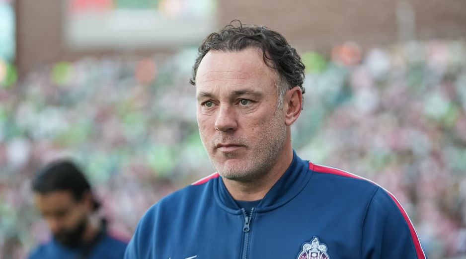 Gabriel Milito alcanza 50 partidos con Chivas y presume dominio perfecto ante América y Atlas, aunque mantiene una deuda en Liguilla. IMAGO7.