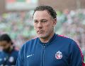 Gabriel Milito alcanza 50 partidos con Chivas y presume dominio perfecto ante América y Atlas, aunque mantiene una deuda en Liguilla. IMAGO7.