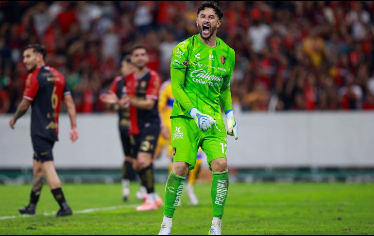 Camilo Vargas fue figura ante Tigres y destacó la reacción del equipo y el respaldo de la afición rojinegra. IMAGO7.