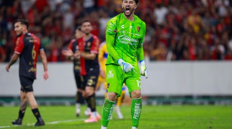 Camilo Vargas fue figura ante Tigres y destacó la reacción del equipo y el respaldo de la afición rojinegra. IMAGO7.