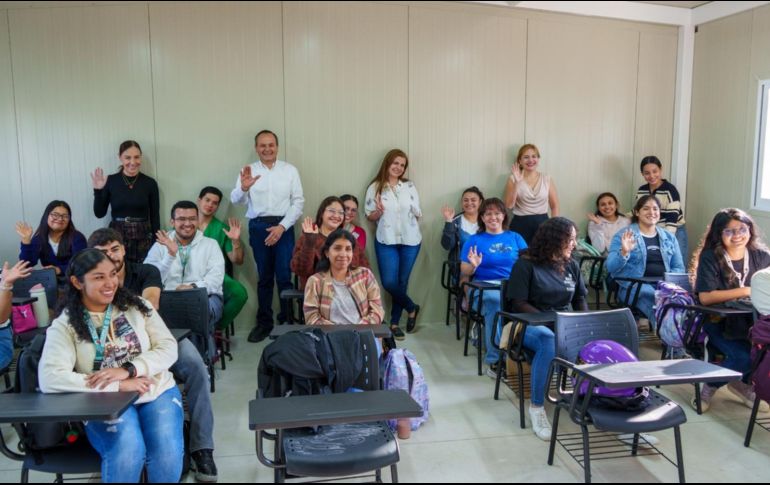 Ayer, 606 estudiantes comenzaron una nueva etapa de formación profesional en el Centro Universitario de Chapala. CORTESÍA