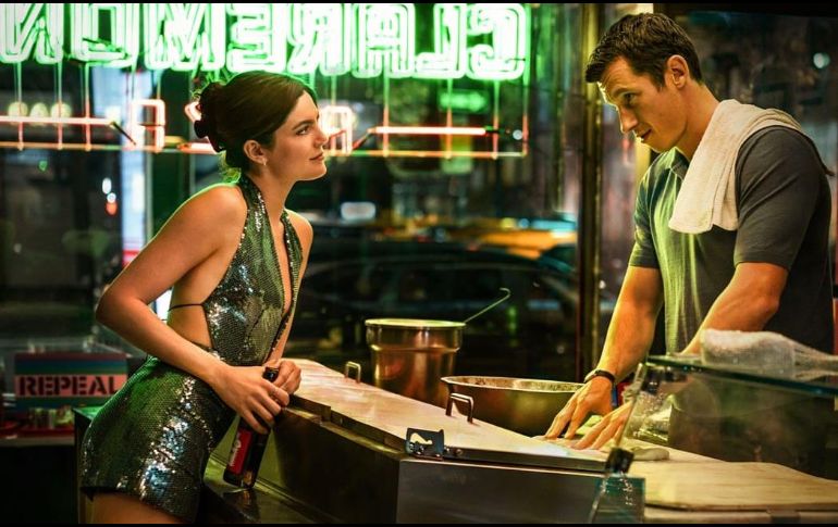 Monica Barbaro y Callum Turner encabezan una comedia romántica que convierte una regla absurda en una oportunidad para hablar sobre el deseo de conectar. ESPECIAL
