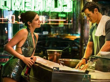 Monica Barbaro y Callum Turner encabezan una comedia romántica que convierte una regla absurda en una oportunidad para hablar sobre el deseo de conectar. ESPECIAL