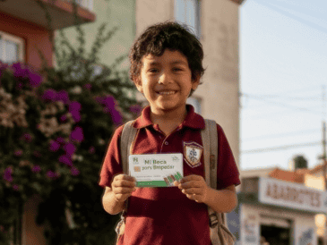 Mi Beca para Empezar y los programas complementarios de la CDMX buscan brindar respaldo económico a las familias durante el ciclo escolar. ESPECIAL/Gemini AI