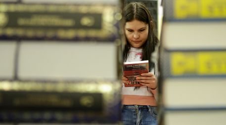 Conoce los beneficios de leer ficción por encima de otras clases de literatura. EL INFORMADOR / ARCHIVO