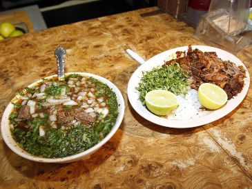 La birria ofrece proteínas de alta calidad y vitaminas esenciales, pero su consumo excesivo conlleva riesgos cardiovasculares. EFE/ ARCHIVO