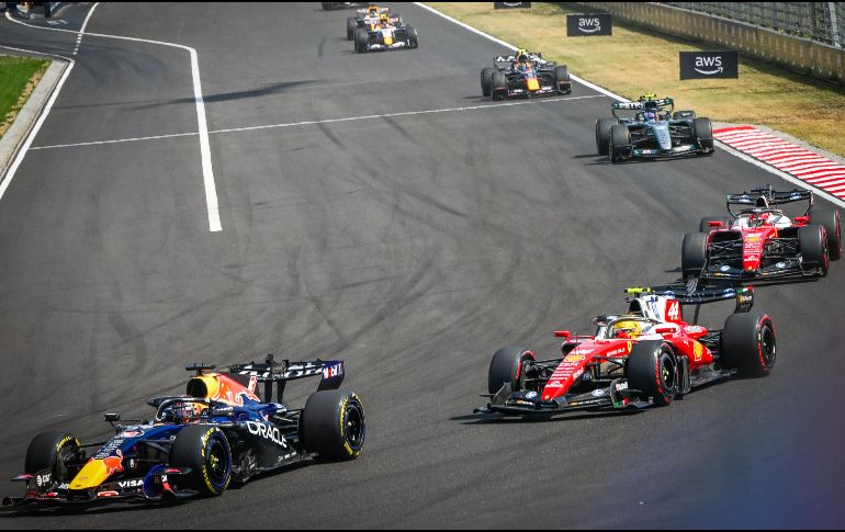 Kimi Antonelli buscará defender el liderato ante Hamilton y Russell en una carrera que tendrá además formato Sprint. AFP/ ARCHIVO.