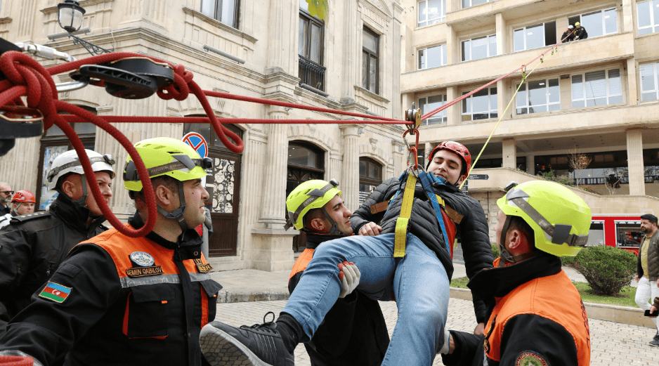 El simulacro debe servir para practicar una respuesta ante los riesgos que realmente podrían afectar al inmueble. CANVA