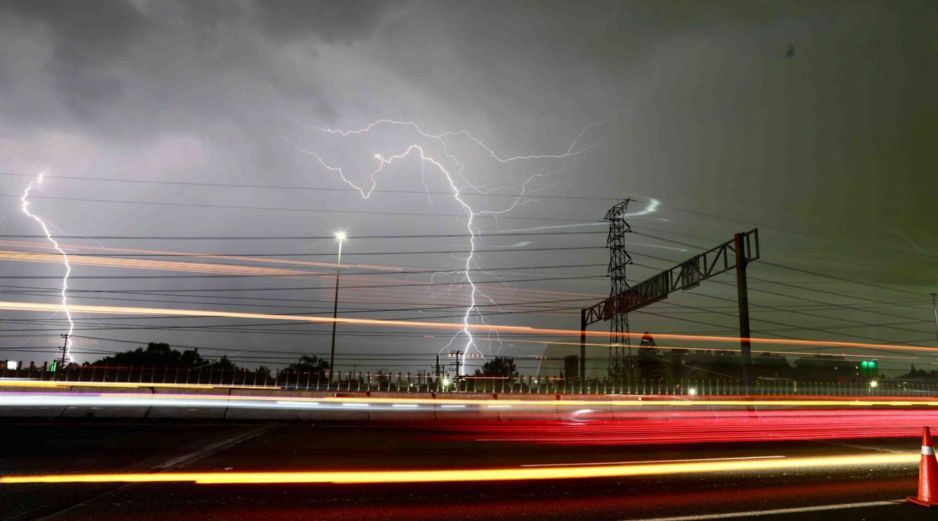 Las lluvias más intensas pueden venir acompañadas de descargas eléctricas y la posibilidad de caída de granizo. SUN/V. Rosas
