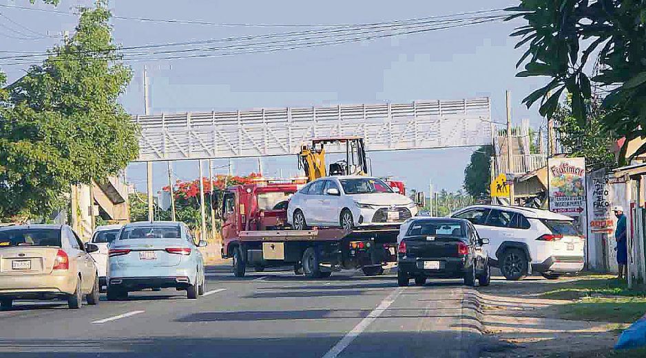 Entre los bienes incautados durante el despliegue federal se encuentran vehículos y maquinaria municipal. ESPECIAL