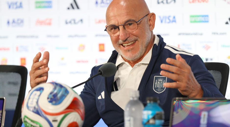La Federación destaca la sencillez y capacidad de trabajo de Luis de la Fuente tras la conquista del Mundial. EFE/ K. Fernández