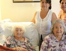 Soledad Mexia fue la mujer mexicana de mayor edad. Nació en 1899 y murió en 2013 a los 114 años. En la foto posa con hija y sus nietas. EFE/Archivo