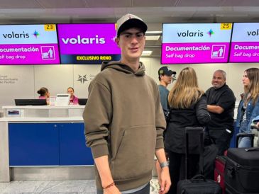 La madrugada de este jueves, la Hormiga González viajó a Estados Unidos como escala de su destino a Grecia, donde firmará su contrato con el Olympiacos. EL INFORMADOR/F. Ramírez