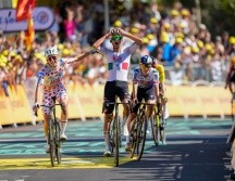 Isaac del Toro se mantiene entre los ciclistas con mejor desempeño y logró subir al podio. EFE/A. García