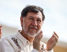 En tribuna  exhibió su tarjeta de crédito: una Visa dorada. “La rompería en este momento, pero no puedo con una mano. Así es que me esperaré a recuperarme”, dijo.  EL INFORMADOR / ARCHIVO