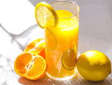 Conoce los efectos de este hábito matutino en tu cuerpo, desde la absorción de vitaminas hasta los picos de glucosa. ESPECIAL/Canva