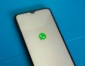 Cuando WhatsApp falla, se pueden tener problemas para recibir archivos como fotos o videos. UNSPLASH / M. ZATIVA