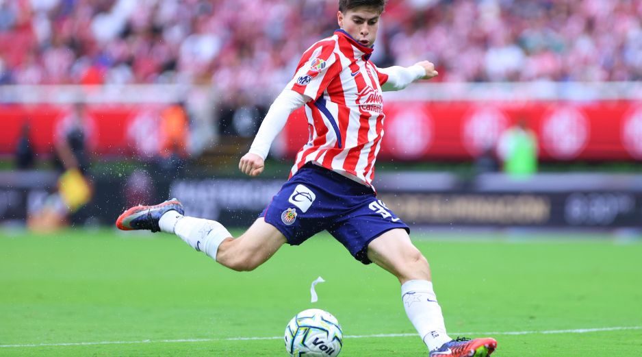 González deja Chivas para unirse al futbol europeo. IMAGO7/ J. CUBEYRO