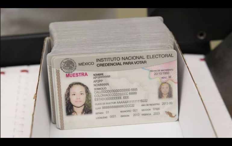 Descubre la guía definitiva para tramitar tu credencial del INE desde el extranjero.  SUN/ARCHIVO