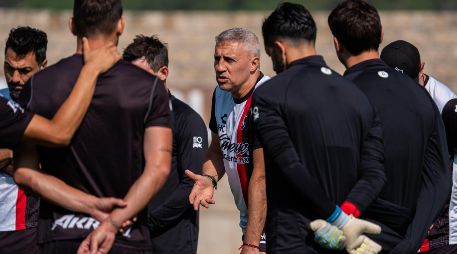Mientras Crespo acumula alternativas defensivas, los Zorros apenas cuentan con dos delanteros nominales para el Apertura 2026. CORTESÍA/ATLAS FC.