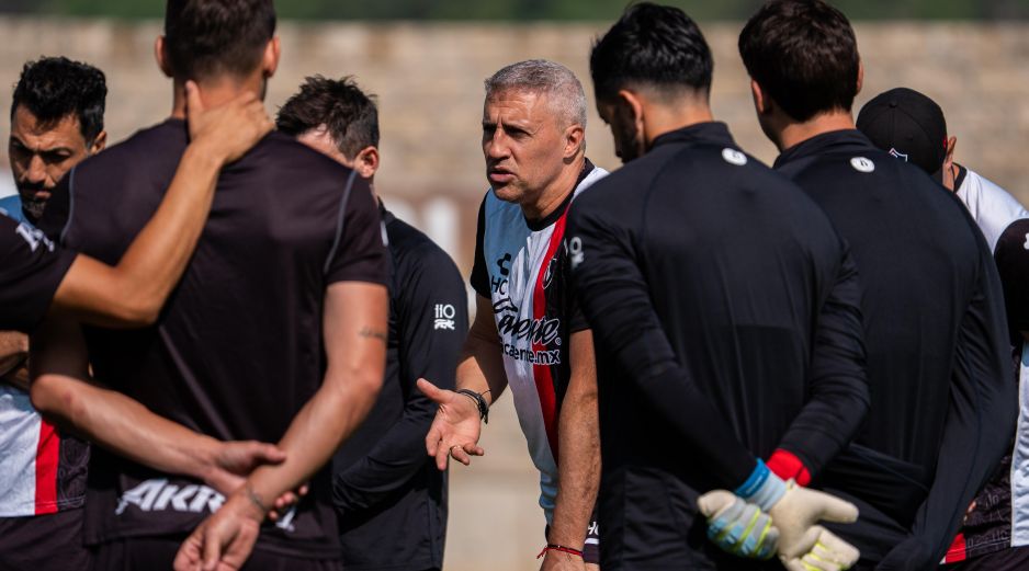 Mientras Crespo acumula alternativas defensivas, los Zorros apenas cuentan con dos delanteros nominales para el Apertura 2026. CORTESÍA/ATLAS FC.