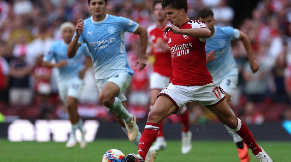 Arsenal inicia la defensa del título, mientras Manchester City, Liverpool y Manchester United afrontan una nueva etapa en busca de protagonismo. AFP/ ARCHIVO.