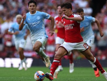 Arsenal inicia la defensa del título, mientras Manchester City, Liverpool y Manchester United afrontan una nueva etapa en busca de protagonismo. AFP/ ARCHIVO.