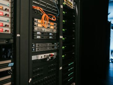 Los supercomputadores permiten entrenar modelos de inteligencia artificial. UNSPLASH
