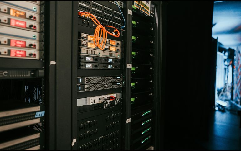 Los supercomputadores permiten entrenar modelos de inteligencia artificial. UNSPLASH