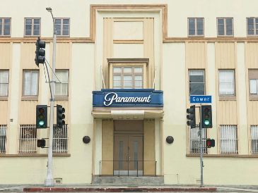 Histórica entrada de los estudios Paramount Pictures sobre la calle Gower, en Los Ángeles, California. ESPECIAL