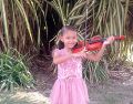 Romina Rivera Cruz, destacada violinista de 9 años, falleció en Venezuela tras complicaciones por fibrosis quística. Su madre denunció negligencia médica durante su hospitalización. INSTAGRAM/romirivera1616
