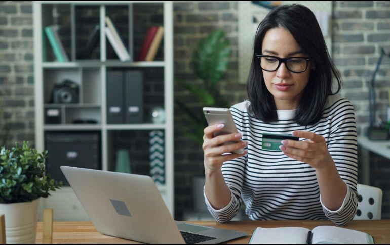 Dependiendo del nivel de tu cuenta bancaria, podrías tener restricciones mensuales basadas en Unidades de Inversión (UDIS), las cuales regulan cuánto dinero puedes ingresar en tu tarjeta de débito. Unsplash