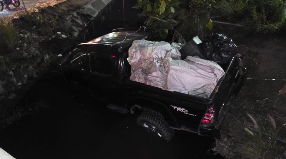 Paramédicos de Cruz Verde Zapopan acudieron al sitio y confirmaron que, milagrosamente, ninguno presentaba lesiones de gravedad. ESPECIAL
