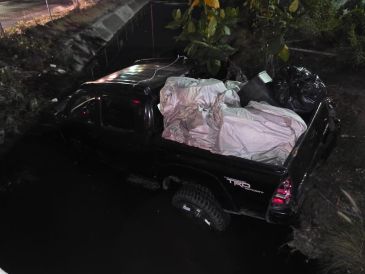 Paramédicos de Cruz Verde Zapopan acudieron al sitio y confirmaron que, milagrosamente, ninguno presentaba lesiones de gravedad. ESPECIAL