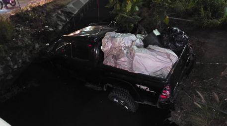 Paramédicos de Cruz Verde Zapopan acudieron al sitio y confirmaron que, milagrosamente, ninguno presentaba lesiones de gravedad. ESPECIAL