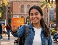 La Tarjeta Única Al Estilo Jalisco —respaldada por la firma VISA— integra funciones de ahorro, crédito y compras internacionales. ESPECIAL / Gemini