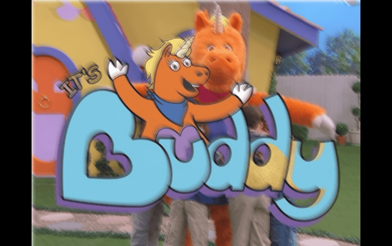 Con una duración aproximada de 95 minutos, Buddy busca combinar terror, comedia y una estética deliberadamente inspirada en la televisión infantil de décadas pasadas. ESPECIAL/YouTube/Saban Films