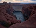 Una marca de minerales claros en forma de anillo muestra el nivel máximo alcanzado por el agua del lago Mead, cerca de la presa Hoover y del Área Recreativa Nacional del Lago Mead. AP/J. Locher