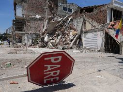 Fotografía que muestra las ruinas de un local comercial afectado por el sismo de 7.4 de magnitud que azotó a Colombia el pasado 10 de agosto, en Cali. EFE/E. Guzmán