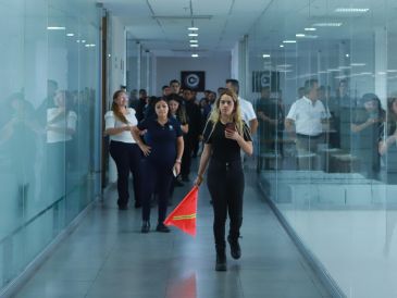 Si te encuentras en un piso bajo y existe tiempo suficiente para evacuar de manera segura, debes dirigirte hacia la salida utilizando las rutas previamente identificadas. EL INFORMADOR / ARCHIVO