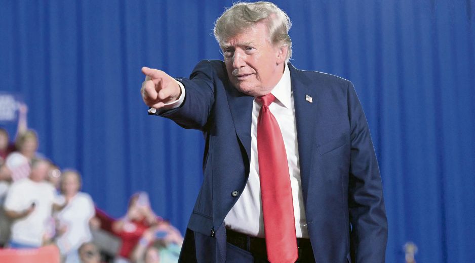 El presidente Donald Trump, advirtió que buscará un “nuevo acuerdo” comercial que resulte mucho más ventajoso para EU. AFP