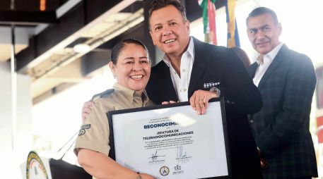 El gobernador Pablo Lemus reconoció la vocación y años de servicio de los elementos de Protección Civil y Bomberos de Jalisco. ESPECIAL